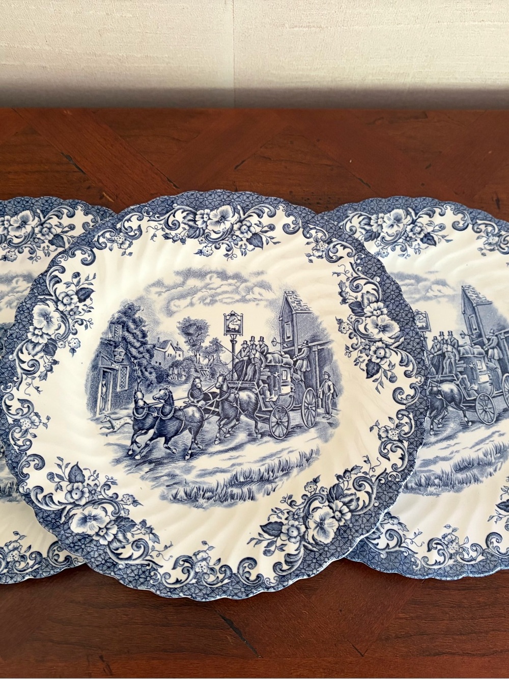 Set of 3 Johnson Brothers, Stoke-on-Trent, Coaching Scenes, Dinner Plates, Blue